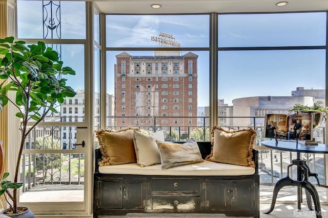 1190 Sacramento St Unit 6, San Francisco, CA 94108 - sunroom / solarium with a city view