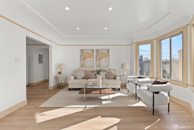 living area featuring recessed lighting, light wood-style flooring, and baseboards