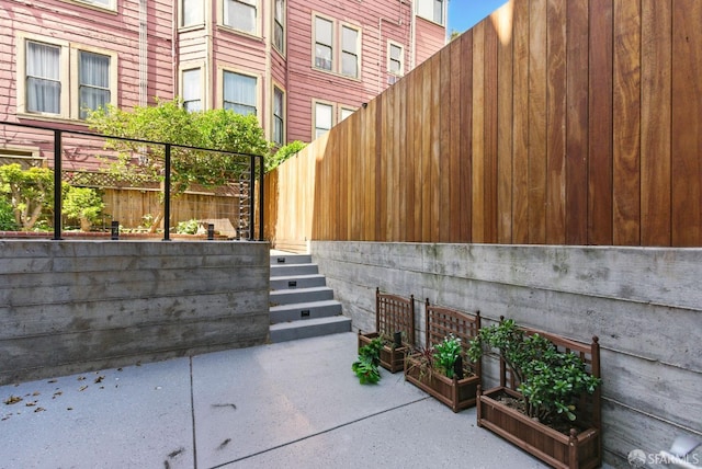 4038 18th St, San Francisco, CA 94114 - view of patio with stairs