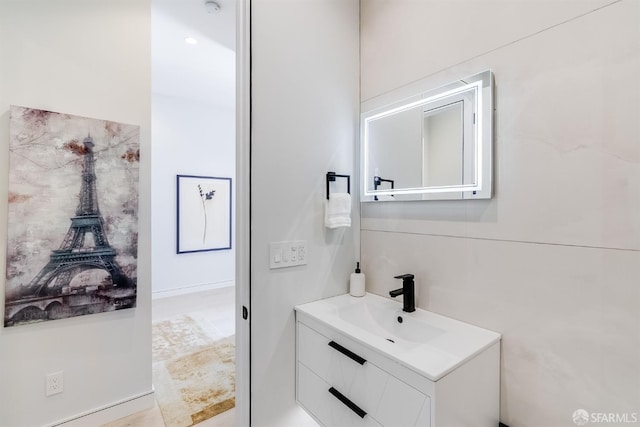 4038 18th St, San Francisco, CA 94114 - bathroom with vanity