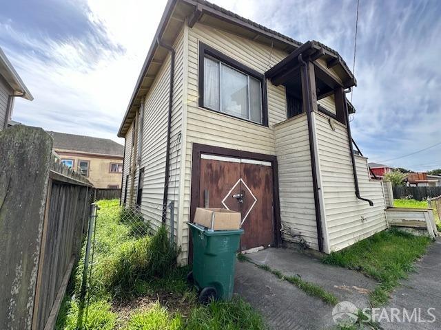 view of front of house featuring fence