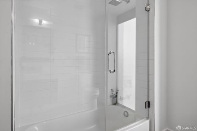 bathroom with tiled shower / bath