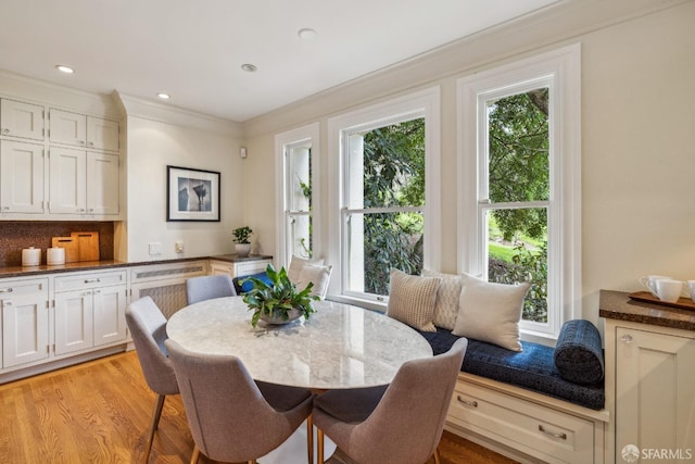 dining room featuring light wood-style flooring, plenty of natural light, recessed lighting, and ornamental molding