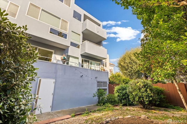 3044 Franklin St Unit 302, San Francisco, CA 94123 - view of building exterior featuring fence