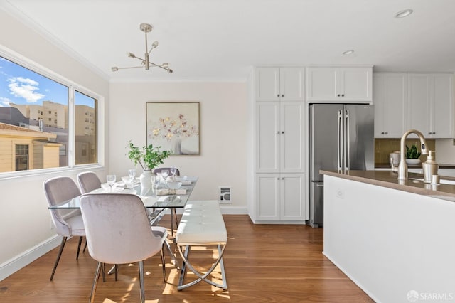 3044 Franklin St Unit 302, San Francisco, CA 94123 - dining area featuring a chandelier, wood finished floors, recessed lighting, ornamental molding, and baseboards