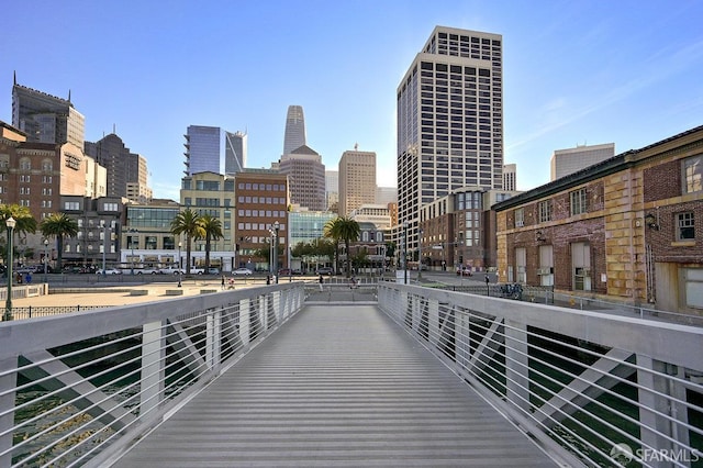 333 1st St Unit N307, San Francisco, CA 94105 - surrounding community featuring a skyline view