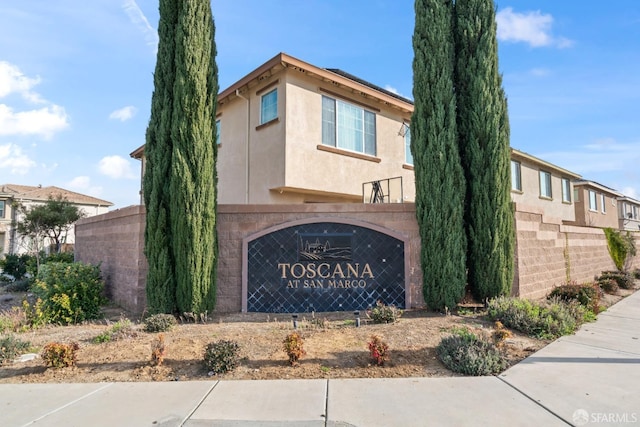 view of community / neighborhood sign