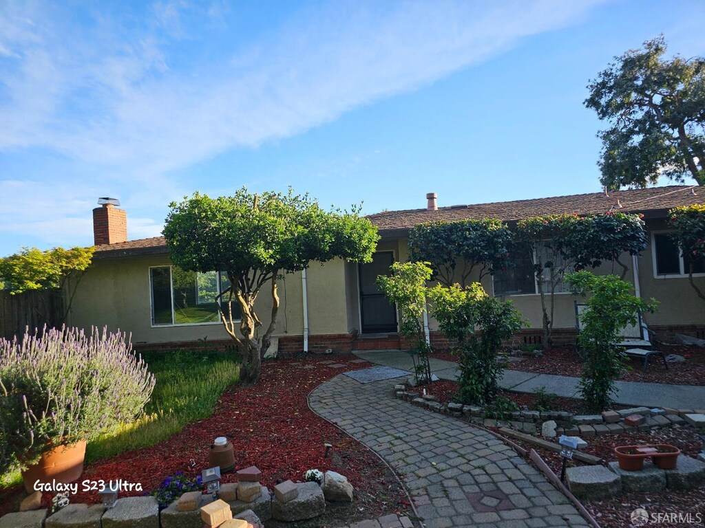 5420 Bacon Rd, Oakland, CA 94619 - ranch-style home featuring a chimney and stucco siding