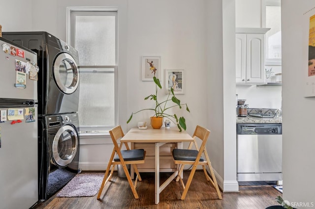 2922 Pine St, San Francisco, CA 94115 - laundry area featuring stacked washer / dryer and dark wood-style flooring