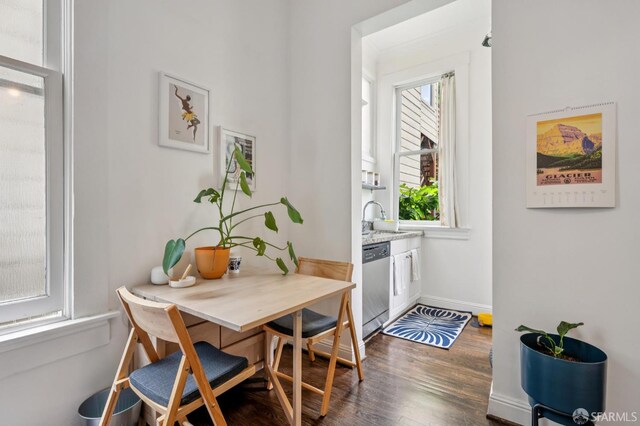 2922 Pine St, San Francisco, CA 94115 - dining space featuring dark wood-style floors and baseboards
