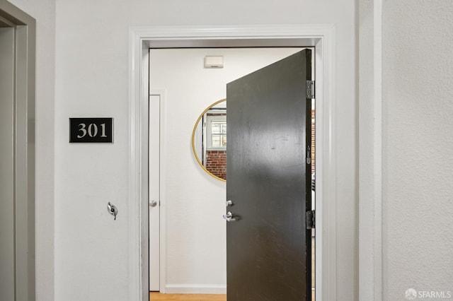 323 29th St Unit C301, San Francisco, CA 94131 - hall with baseboards