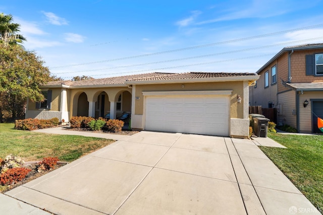 view of front facade featuring a garage and a front yard