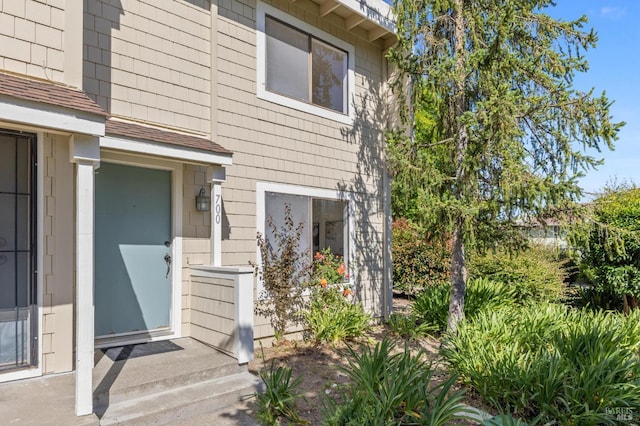 700 Samoa Ln, Novato, CA 94947 - entrance to property featuring a shingled roof