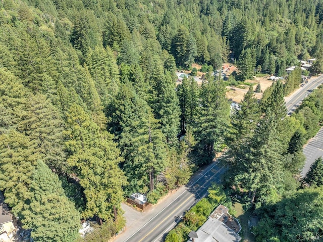 birds eye view of property featuring a wooded view