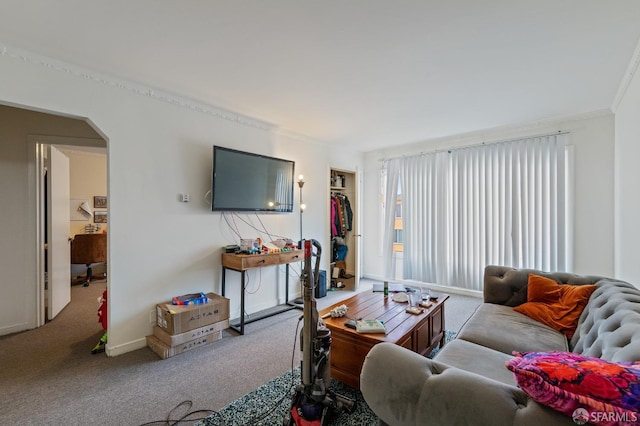 carpeted living room featuring crown molding