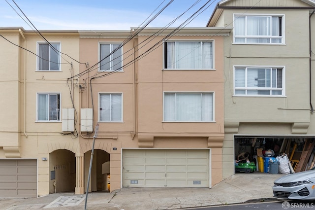 townhome / multi-family property featuring a garage