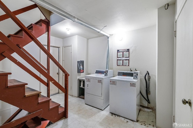 laundry room with washing machine and dryer