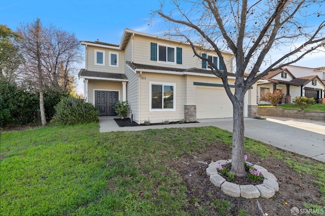 view of front of home featuring driveway, an attached garage, and a front yard