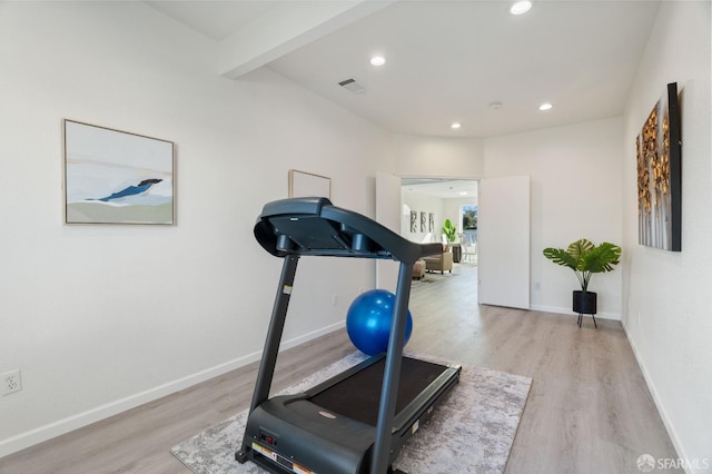 workout area featuring light wood finished floors, visible vents, baseboards, and recessed lighting