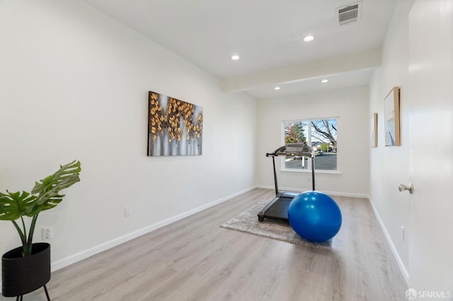 exercise area featuring recessed lighting, light wood-type flooring, visible vents, and baseboards