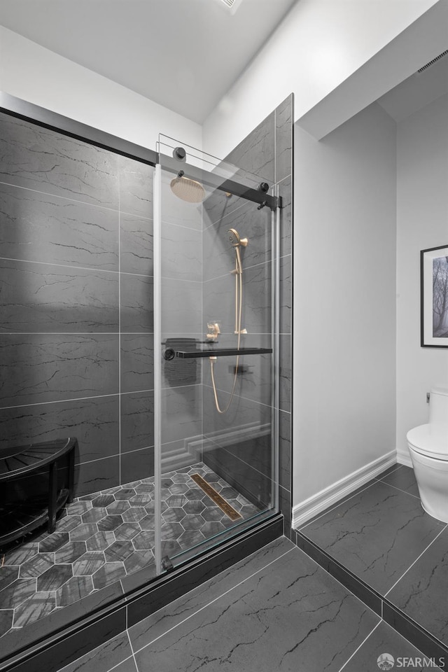 59 Octavia St, San Francisco, CA 94102 - full bath with a stall shower, toilet, marble look tiles, and baseboards