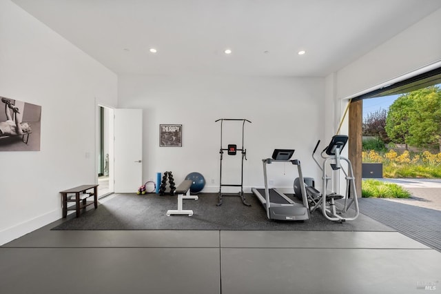 workout area with baseboards and recessed lighting