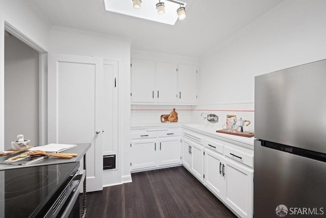 kitchen featuring tasteful backsplash, stainless steel appliances, dark hardwood / wood-style flooring, and white cabinets