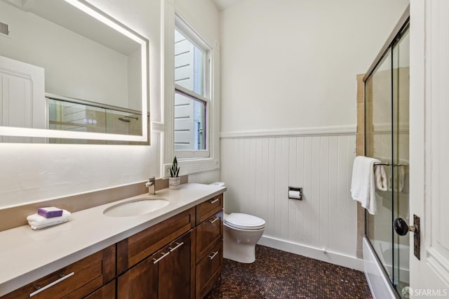 338 Scott St, San Francisco, CA 94117 - bathroom with vanity, wainscoting, toilet, and enclosed tub / shower combo
