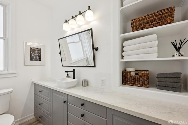 50 Perine Pl, San Francisco, CA 94115 - bathroom featuring toilet, vanity, and baseboards