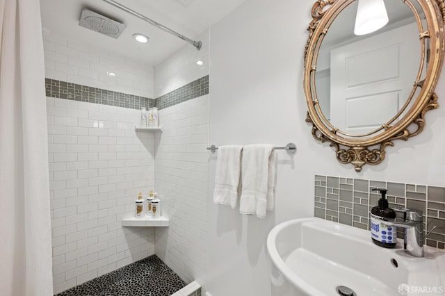 50 Perine Pl, San Francisco, CA 94115 - full bathroom featuring a sink, tiled shower, and backsplash
