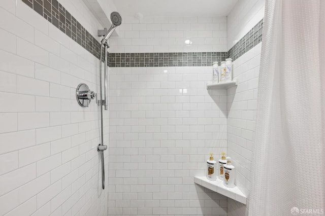 50 Perine Pl, San Francisco, CA 94115 - bathroom with tiled shower