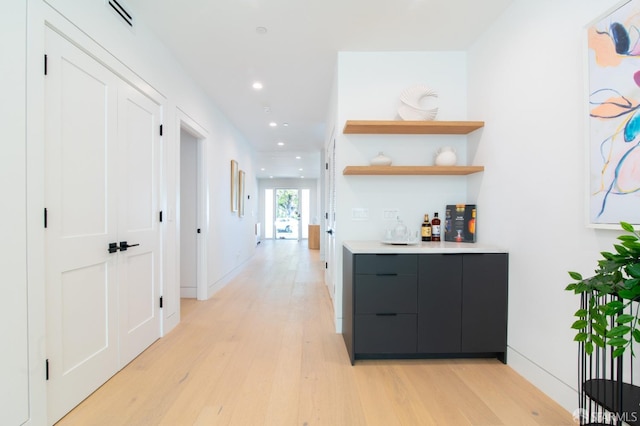 bar featuring light wood finished floors, visible vents, recessed lighting, and baseboards