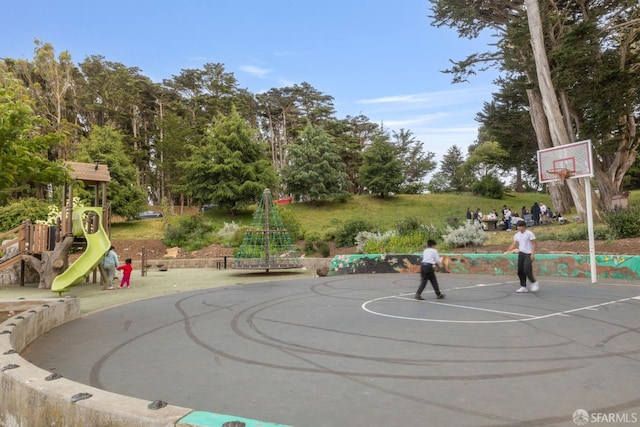 4471 Mission St Unit 2, San Francisco, CA 94112 - view of sport court with community basketball court