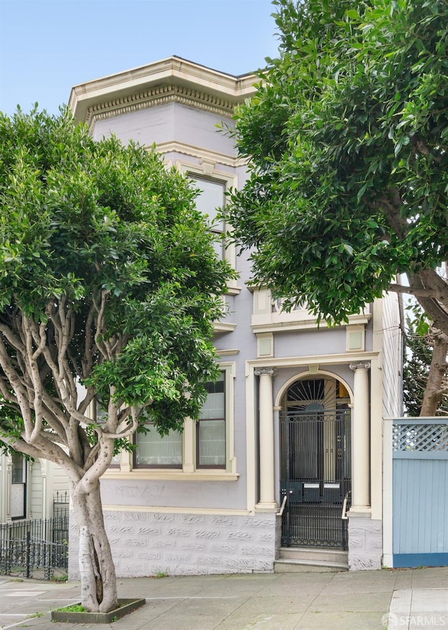 view of front of house featuring fence