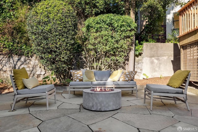 view of patio / terrace featuring an outdoor living space with a fire pit