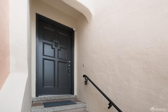 view of exterior entry featuring stucco siding