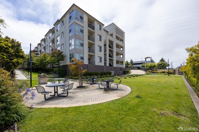 1488 El Camino Real Unit 212, South San Francisco, CA 94080 - surrounding community featuring a lawn and a patio area