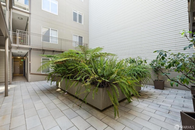 566 S Van Ness Ave Unit 31, San Francisco, CA 94110 - view of patio