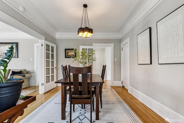207 Eureka St, San Francisco, CA 94114 - dining space featuring light wood-type flooring, a chandelier, and baseboards