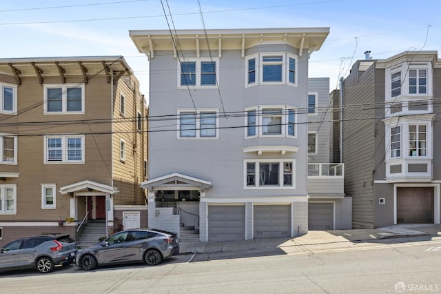 207 Eureka St, San Francisco, CA 94114 - view of front facade with a garage