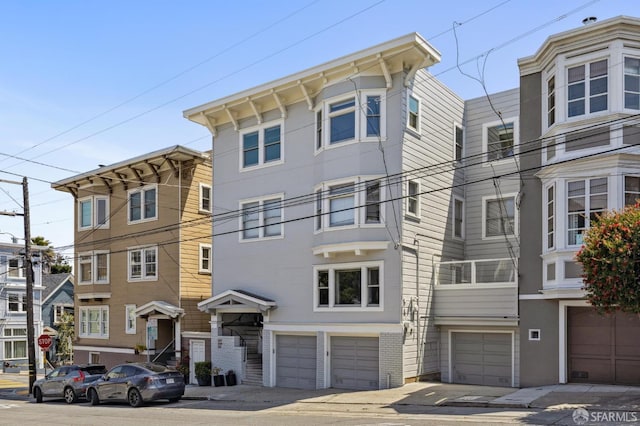 207 Eureka St, San Francisco, CA 94114 - view of front facade with an attached garage
