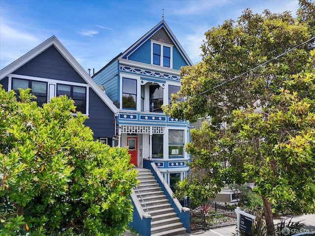 27 Hartford St, San Francisco, CA 94114 - victorian house with stairway