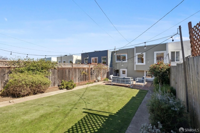 view of yard featuring a fenced backyard and outdoor lounge area