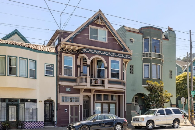 view of front of property with a balcony