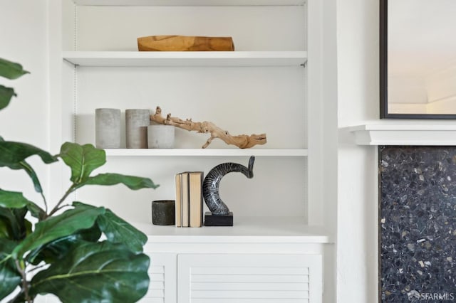 interior details with decorative backsplash