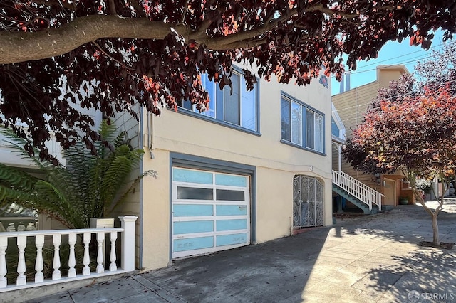 view of front facade featuring a garage