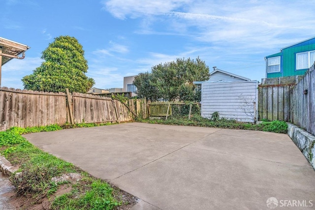 view of patio featuring a storage unit