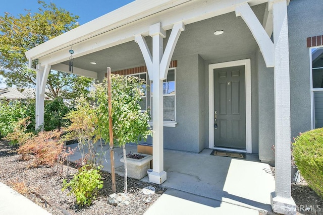 654 Tain Ct, Brentwood, CA 94513 - entrance to property featuring stucco siding