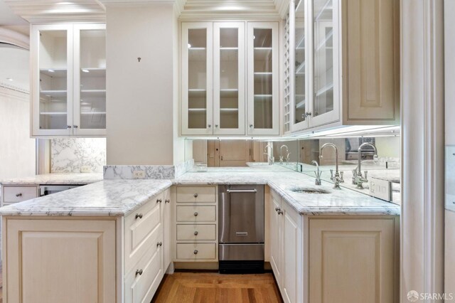 2000 Washington St Unit 4, San Francisco, CA 94109 - bar featuring a sink, backsplash, ornamental molding, and light wood-style flooring