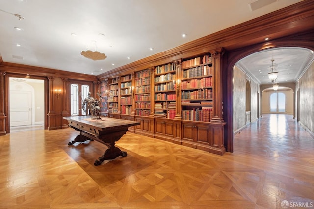 2000 Washington St Unit 4, San Francisco, CA 94109 - playroom with arched walkways, ornamental molding, baseboards, and built in features